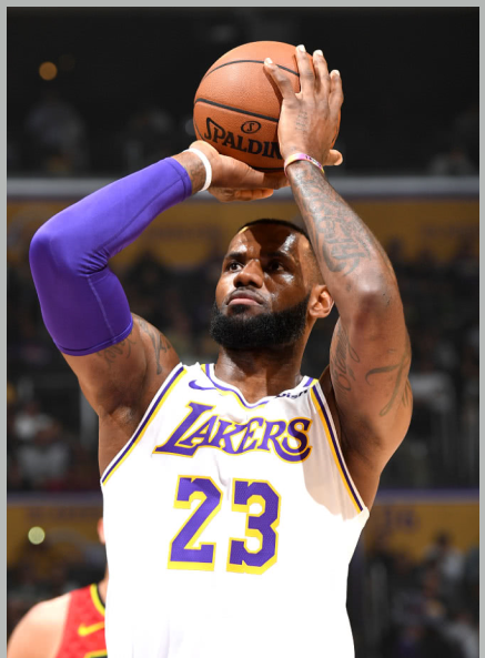 关于从萨克拉门托国王围绕社区盾止住颓势到冲刺阶段犹他爵士迎来里程碑，詹姆斯在老鹰比赛中逆转的信息