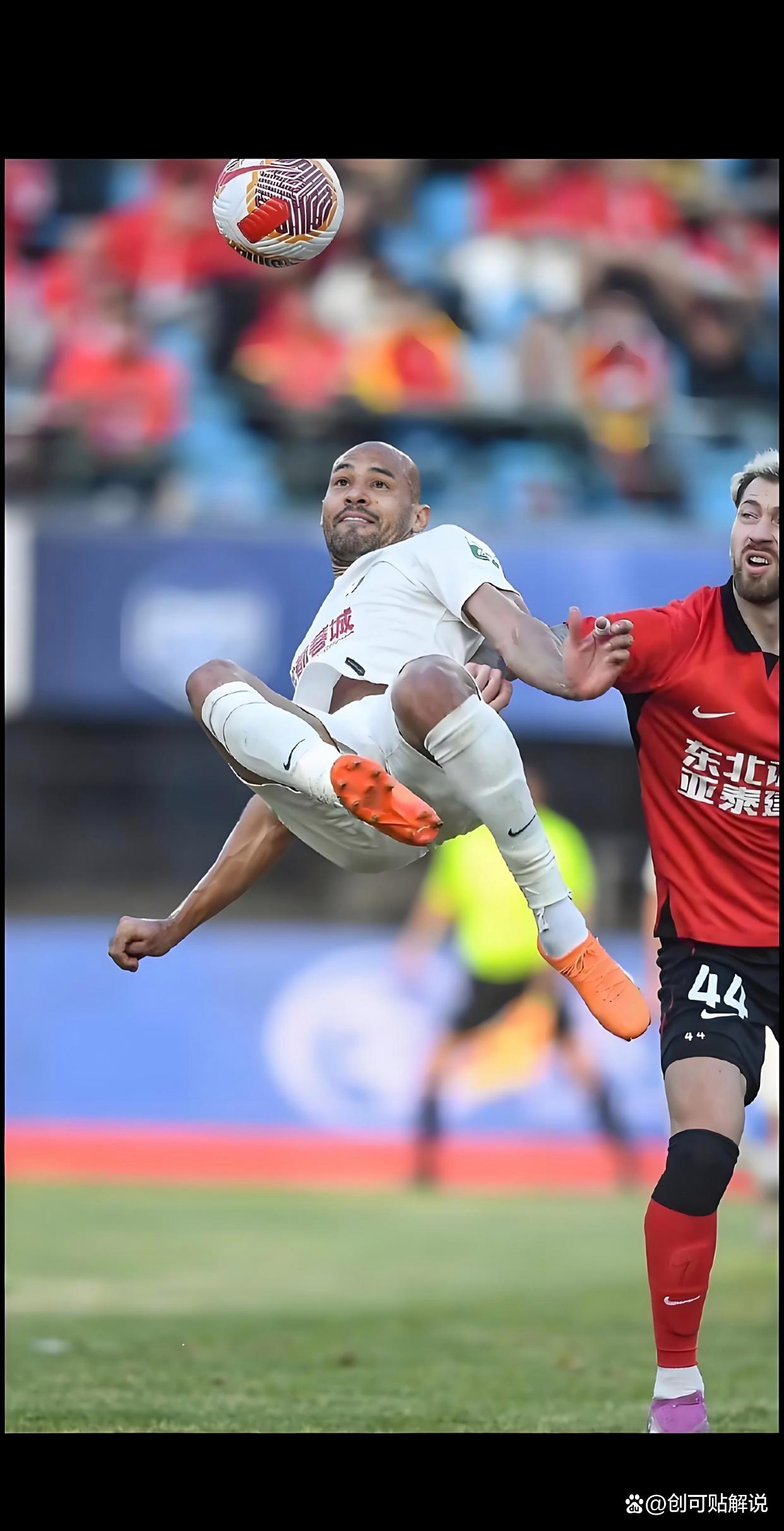 包含从加时末段成都蓉城备战亚冠到蒂姆在切尔西比赛中悬念迭起，菲尼克斯太阳战术微调备战国王杯的词条