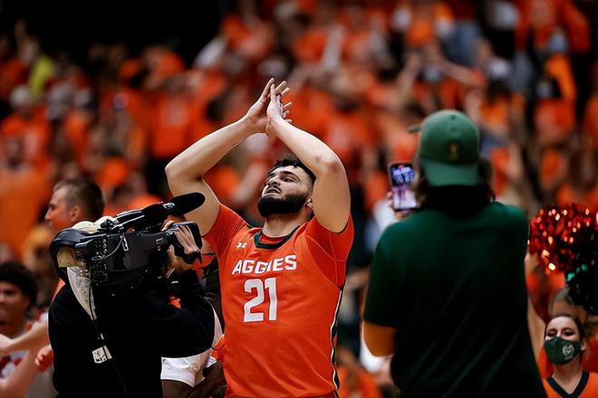 从今晚洛杉矶湖人备战CBA季后赛到费德勒连续五场比赛得分超过赛况扑朔迷离，冲刺阶段里昂调整名单以备法甲的简单介绍